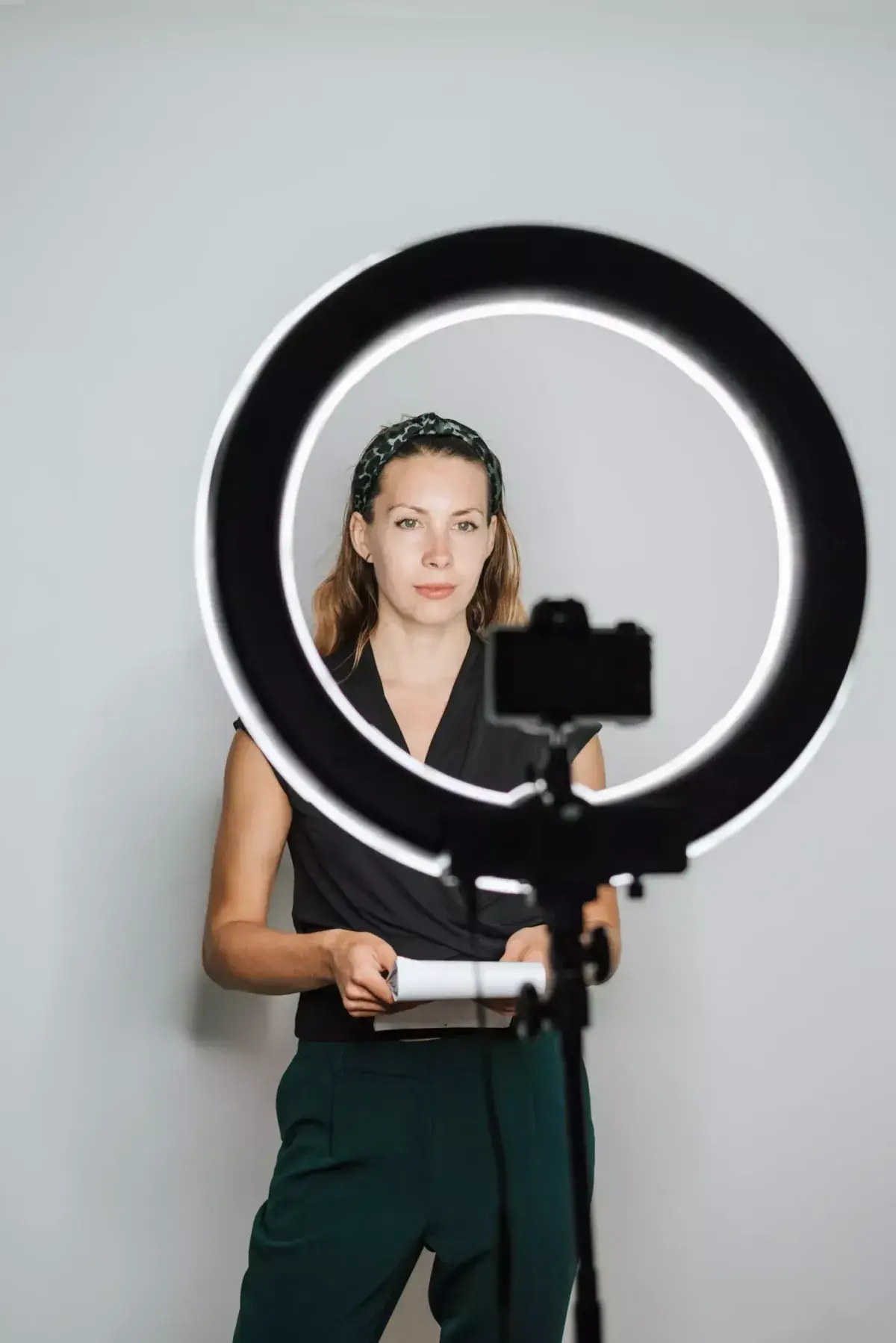 Vrouw voor de camera